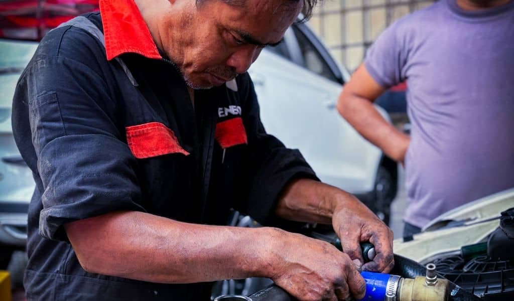Kenapa Service 10.000 KM di Bengkel Wiguna Depok Wajib?