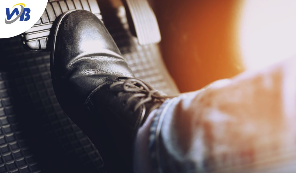 Rem Mobil Bunyi? Ini Penyebab & Solusinya! 1 Rem Mobil Bunyi