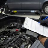 servis rutin atau tunggu rusak