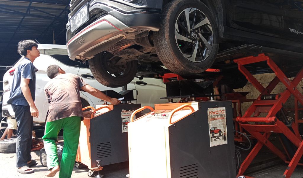 cara cek kaki kaki mobil